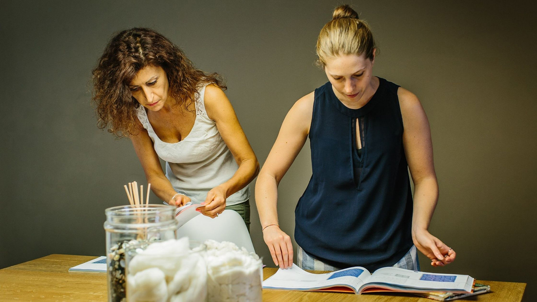 Two women working on a sweater at Licia Luchini's atelier in Florence